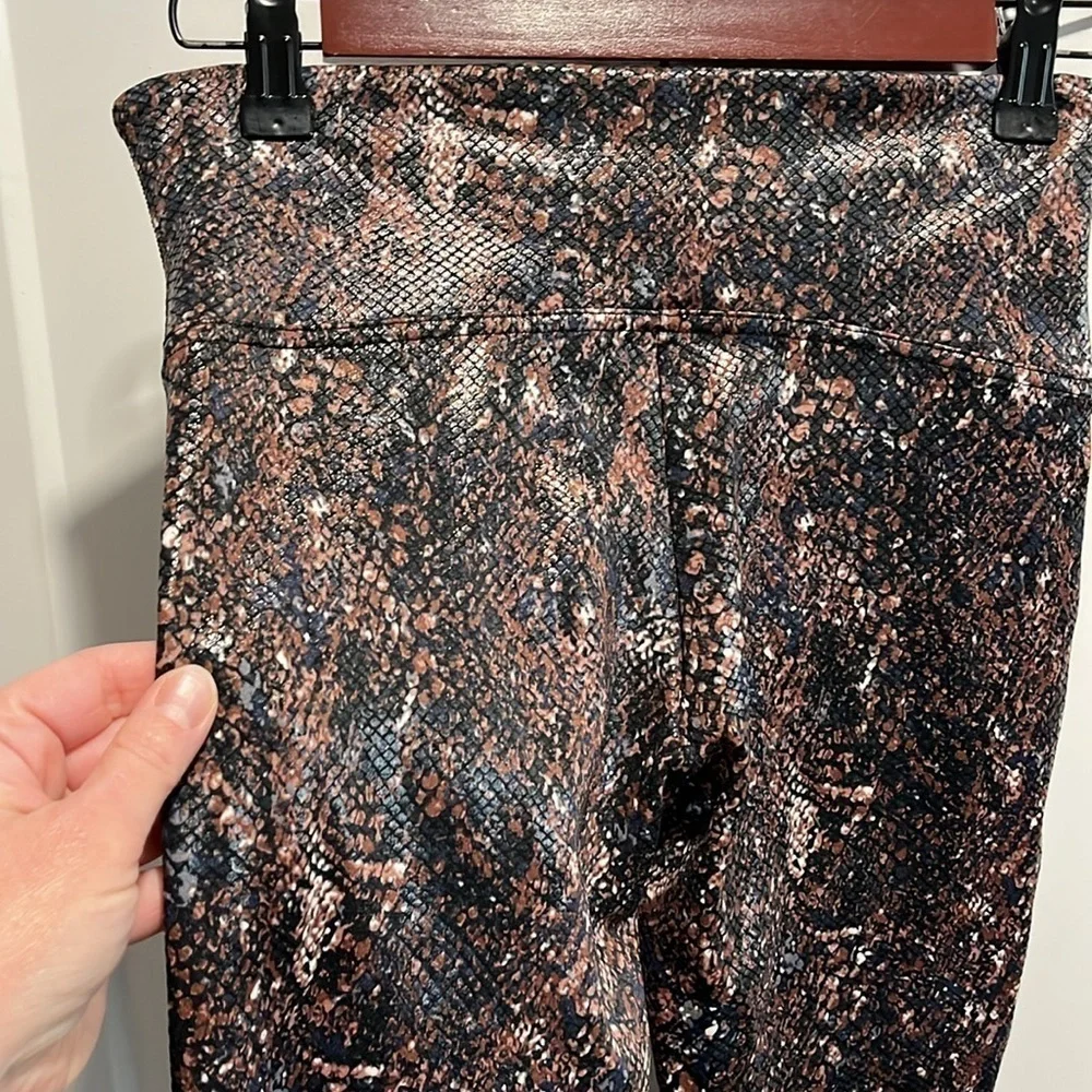 Spanx Faux Leather Snake Shine Legging Size Medium